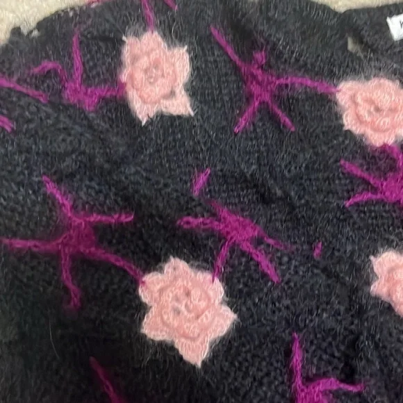 Vintage K-Factory by Rob Paynter Black Sweater with pink roses One Size - Picture 4 of 9
